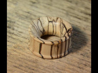 Load image into Gallery viewer, Bananenholz Flesh Tunnel hell ribbed straight konkav
