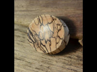 Load image into Gallery viewer, Bananenholz Plug hell ribbed straight konkav
