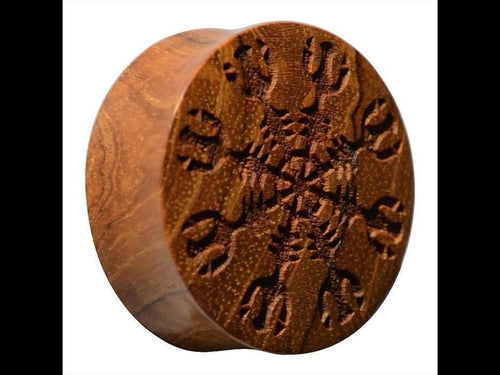 The Holz Teakholz Plug Awe Helm braun double flared features a round design with an intricate engraving inspired by nordische Mythologie Schmuck, ideal for stamping or printing unique snowflake or mandala-like patterns.