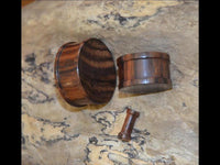 Load image into Gallery viewer, Tribal Holz Plug Sonoholz dunkelbraun Unisex ribbed
