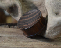 Load image into Gallery viewer, Tribal Holz Plug Sonoholz dunkelbraun Unisex ribbed
