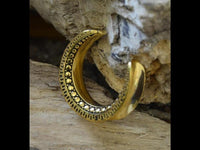 Load image into Gallery viewer, Saddle Plug Flesh Tunnel Edelstahl gold PVD Ohrgewicht
