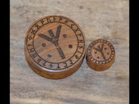 Cargar imagen en el visor de la galería, Holz Plug Teakholz Rune Leben Tod Punkte double flared
