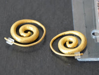 Load image into Gallery viewer, Ohrringe vergoldet 925 Silber gebürstet Spiralen
