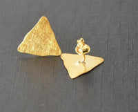 Load image into Gallery viewer, Ohrstecker vergoldet 925 Silber Dreieck wellig
