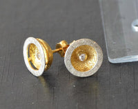 Load image into Gallery viewer, Ohrstecker vergoldet 925 Silber Rand Kelch Zirkonia
