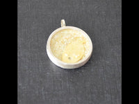 Load image into Gallery viewer, Anhänger 925 Sterling Silber rund Fisch Sand gold Glas
