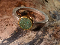 Load image into Gallery viewer, Ring Silber 925 vergoldet crushed Malachit Stein Kreis
