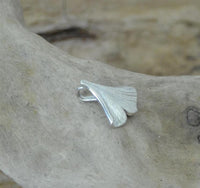 Load image into Gallery viewer, Anhänger Silber 925 vergoldet Ginkgo Blatt 10mm 15mm
