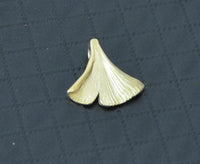 Load image into Gallery viewer, Anhänger Silber 925 vergoldet Ginkgo Blatt 10mm 15mm
