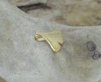 Load image into Gallery viewer, Anhänger Silber 925 vergoldet Ginkgo Blatt 10mm 15mm
