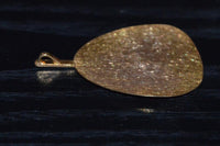 Load image into Gallery viewer, Anhänger Silber 925 vergoldet gebürstet schwarz Plektrum
