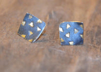 Load image into Gallery viewer, Ohrstecker Silber 925 vergoldet schwarz Raute Dreiecke
