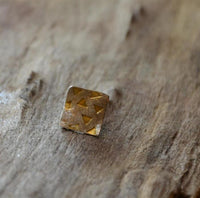 Load image into Gallery viewer, Ohrstecker Silber 925 vergoldet schwarz Raute Dreiecke
