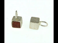 Load image into Gallery viewer, Anhänger Silber 925 Würfel crushed Stein 5mm
