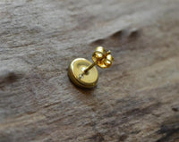 Load image into Gallery viewer, Ohrstecker Silber 925 vergoldet crushed Stein Malachit rund
