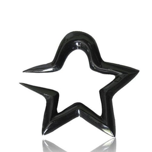 A glossy, black Tribal Buffalo Horn Piercing Expander in a rounded star shape rests on a white background, its smooth reflective surface and slight rightward tilt highlighting the stylish "Stern rund Plug Ohrhänger Ohrstecker" design.