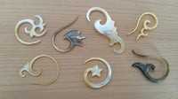Load image into Gallery viewer, Perlmutt Piercing Hooks Spiralen 2mm 3mm Expander Muschel filigran geschnitzt
