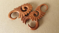 Load image into Gallery viewer, Piercing Holz red sawo wood Abstrakt S-Form Tribal earring Expander Dehner
