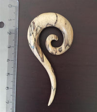 Load image into Gallery viewer, Tamarinde Piercing Holz hell dunkel Spirale lang 10mm Dehnspirale Dehnschnecke
