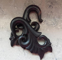 Load image into Gallery viewer, Sonoholz Piercing Holz Waves Hook 8mm Dehnspirale Dehnschnecke braun schwarz
