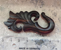 Load image into Gallery viewer, Sonoholz Piercing Holz Waves Hook 8mm Dehnspirale Dehnschnecke braun schwarz
