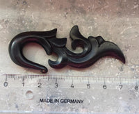 Load image into Gallery viewer, Sonoholz Lobe Piercing Holz Fishtail Hook 8mm Dehnspirale Dehnschnecke schwarz
