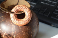 Load image into Gallery viewer, Piercing Narraholz Holz Ohrgewicht Ring Donut keltisch Knoten
