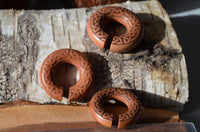 Load image into Gallery viewer, Piercing Narraholz Holz Ohrgewicht Ring Donut keltisch Knoten
