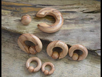 Load image into Gallery viewer, Captive Bead Klemmkugel Ring Olivenholz Piercing Dehner
