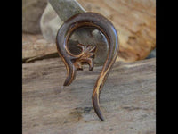 Load image into Gallery viewer, Tribal Kokosholz Piercing Thai Spirale lang Ornament
