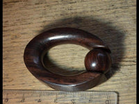 Load image into Gallery viewer, Ohrgewicht Klemmkugel Ring Narraholz 12mm Piercing oval
