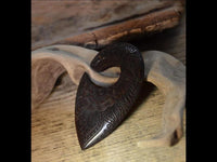 Cargar imagen en el visor de la galería, Ohrgewicht Narraholz Tropfen 16mm Piercing Blumen
