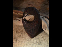 Cargar imagen en el visor de la galería, Ohrgewicht Narraholz Tropfen 16mm Piercing Blumen
