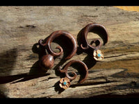 Load image into Gallery viewer, Piercing Ohrring Spirale Holz Blüte Türkis beige braun
