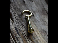 Cargar imagen en el visor de la galería, Ohrgewicht Brass 4mm Piercing Ring mit langer Spitze
