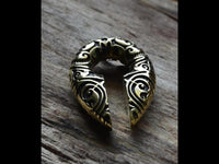 Cargar imagen en el visor de la galería, Ohrgewicht Brass 12mm Tropfen Spiralen Schlüsselloch
