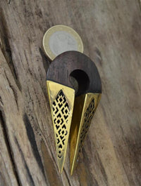 Cargar imagen en el visor de la galería, Ohrgewicht Brass Holz 12mm Pfeil Karo Stanz Muster
