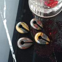 Load image into Gallery viewer, Ohrgewicht Natur Stein 12mm Tropfen Schlüsselloch braun
