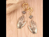 Load image into Gallery viewer, Ohrgewicht Piercing Hook Edelstahl Auge Hand der Fatima
