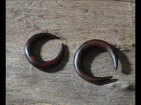 Load image into Gallery viewer, Holz Septum Lobe Ohr Piercing Sichel 3mm 4mm 6mm
