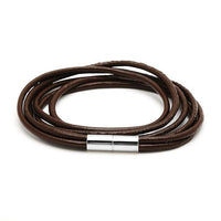 Load image into Gallery viewer, Das Lederarmbänder Farben Bänder Armband besteht aus dreifach mehrlagigem Leder mit Magnetverschluss und wird elegant auf weißem Hintergrund präsentiert.
