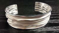 Load image into Gallery viewer, Silberarmreif Muster weiß oxidert glänzend 925er Sterling Silber Armreif Unisex Schmuck
