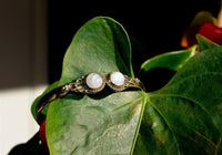 Cargar imagen en el visor de la galería, Messing Armreif golden Mondstein rund acht Zopfrand nickelfrei verstellbar antik Tribal Schmuck
