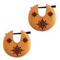 Load image into Gallery viewer, Pin Creolen Jackfrucht Holz hell Horn-Pin 23 mm rund dunkle Gravur Motiv
