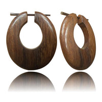 Load image into Gallery viewer, Holz Pin Creolen oval 38mm dunkel braun Horn-Pin Ohrringe gold Muster Handarbeit
