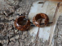 Load image into Gallery viewer, Ohrringe Kokos Holz kleine Creolen Pin Stick 15mm
