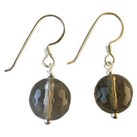 Load image into Gallery viewer, Ohrringe, Braungrau, aus Rauchquarz, diskokugelförmig, 925er Sterlingsilber-Bügel, 10mmØ
