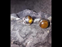 Load image into Gallery viewer, Ohrstecker Tigerauge braun rund 6 mm 925er Sterling Silber Rand Stein Silberohrstecker
