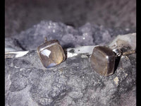 Load image into Gallery viewer, Ohrstecker Mondstein Quadrat 8 mm 925er Sterlingsilber Rand facettiert weiß gewölbt
